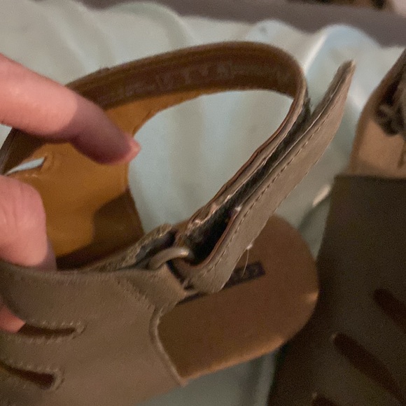 Clarks Gladiator Style Sandals Grey/Taupe EUC - Picture 3 of 6